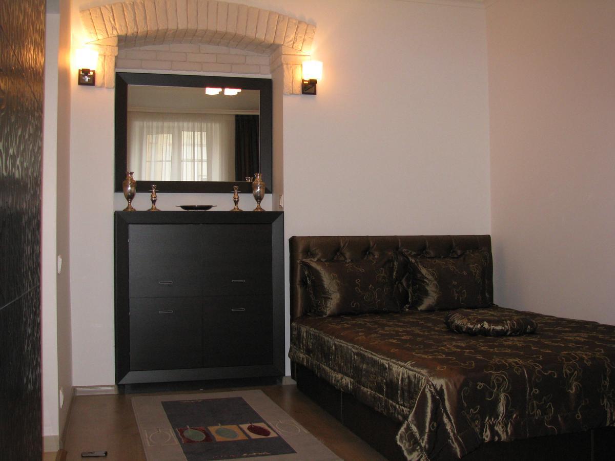 Apartment On Staroievreiska Lviv Bagian luar foto